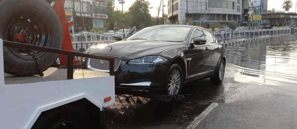 Jaguar towing specialists Vapi